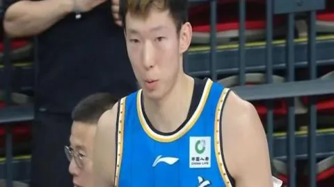 多特蒙德球员吉拉西内因肌腱不适，今晚德甲比赛将无法登场