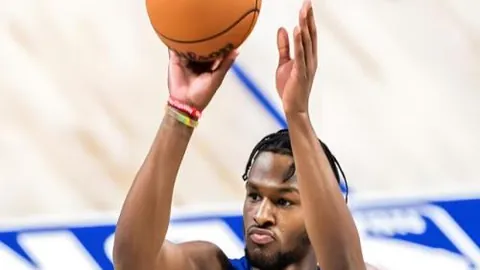 阿斯頓維拉官方宣布：前阿森納传奇门将马丁内斯加盟，助力枪手双冠王辉煌